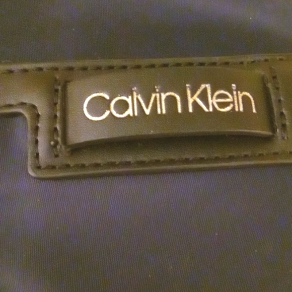 Calvin Klein crossbody purse - Picture 13 of 13